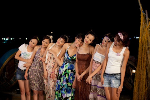 Vietnam’s Next Top Model: Bài học catwalk bất ngờ trên biển